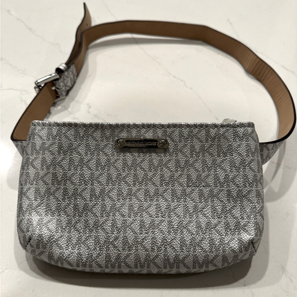Brand New Michael Kors Belt bag /Fanny pack style.